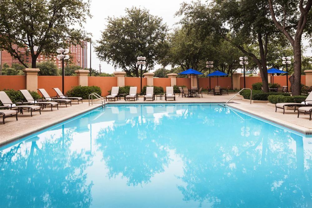 Sheraton Suites Market Center Dallas Exterior photo