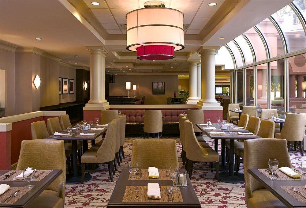 Sheraton Suites Market Center Dallas Exterior photo