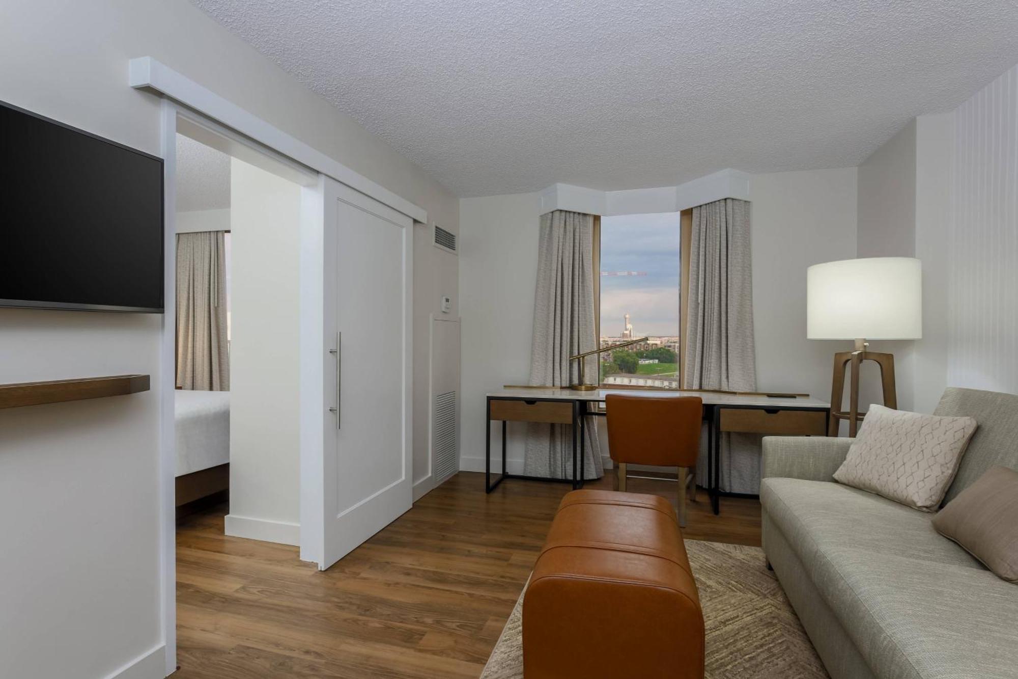 Sheraton Suites Market Center Dallas Exterior photo