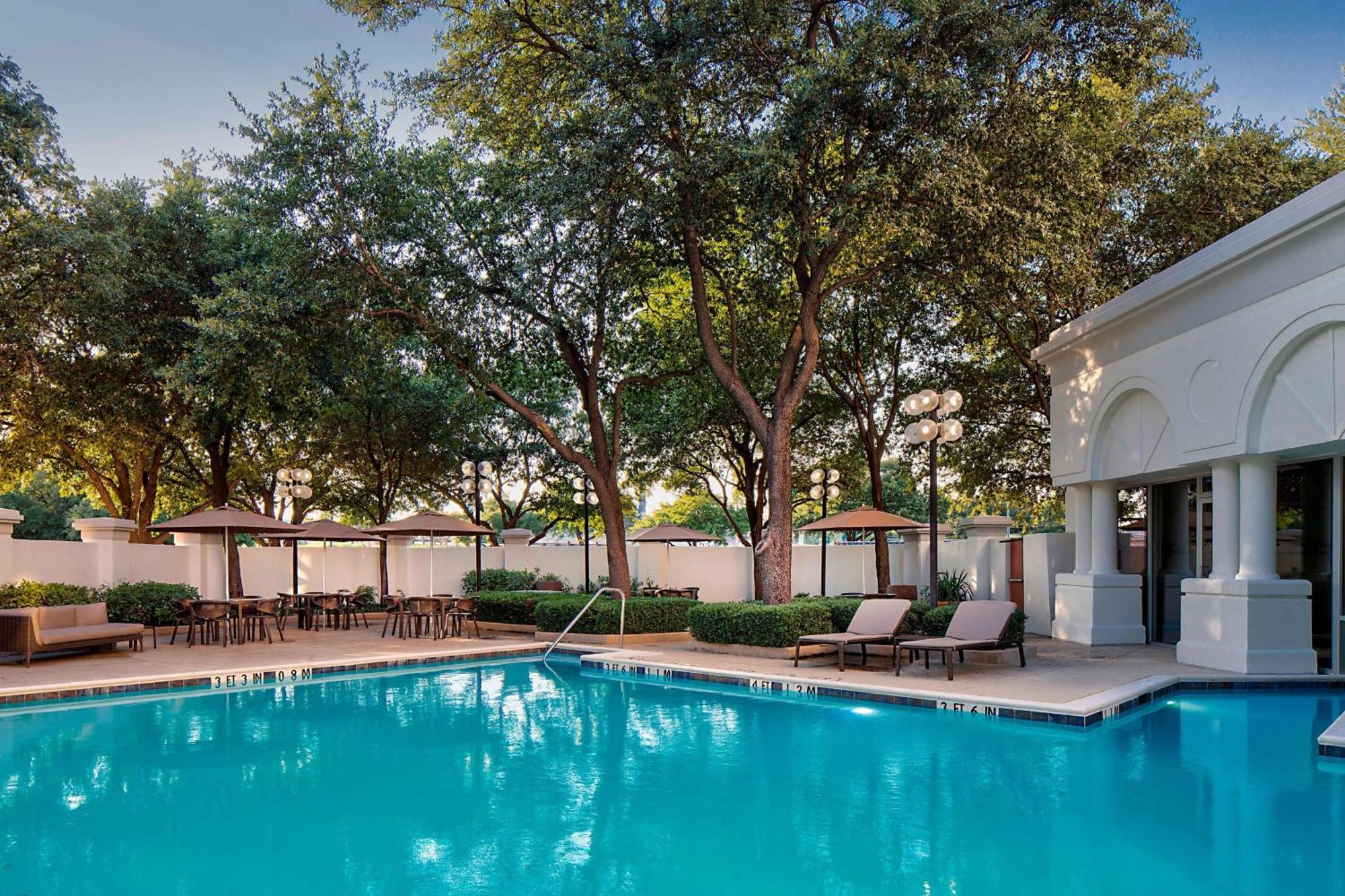 Sheraton Suites Market Center Dallas Exterior photo