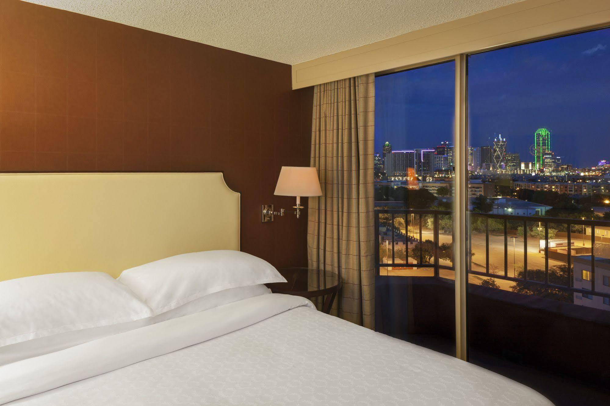 Sheraton Suites Market Center Dallas Exterior photo