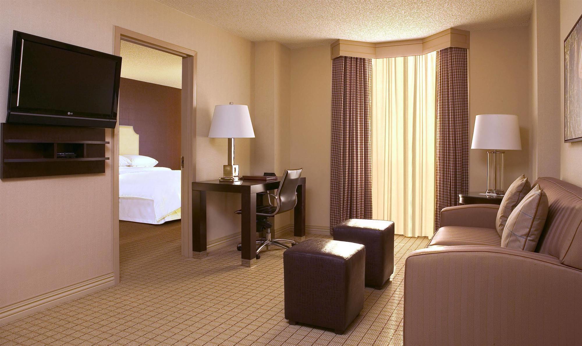 Sheraton Suites Market Center Dallas Exterior photo