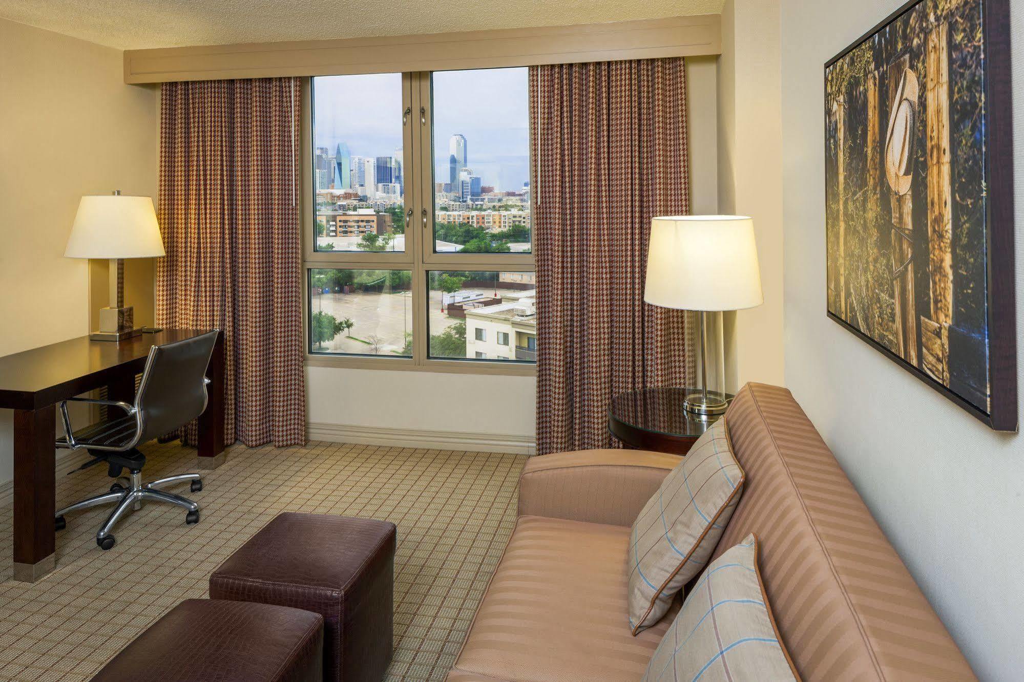 Sheraton Suites Market Center Dallas Exterior photo