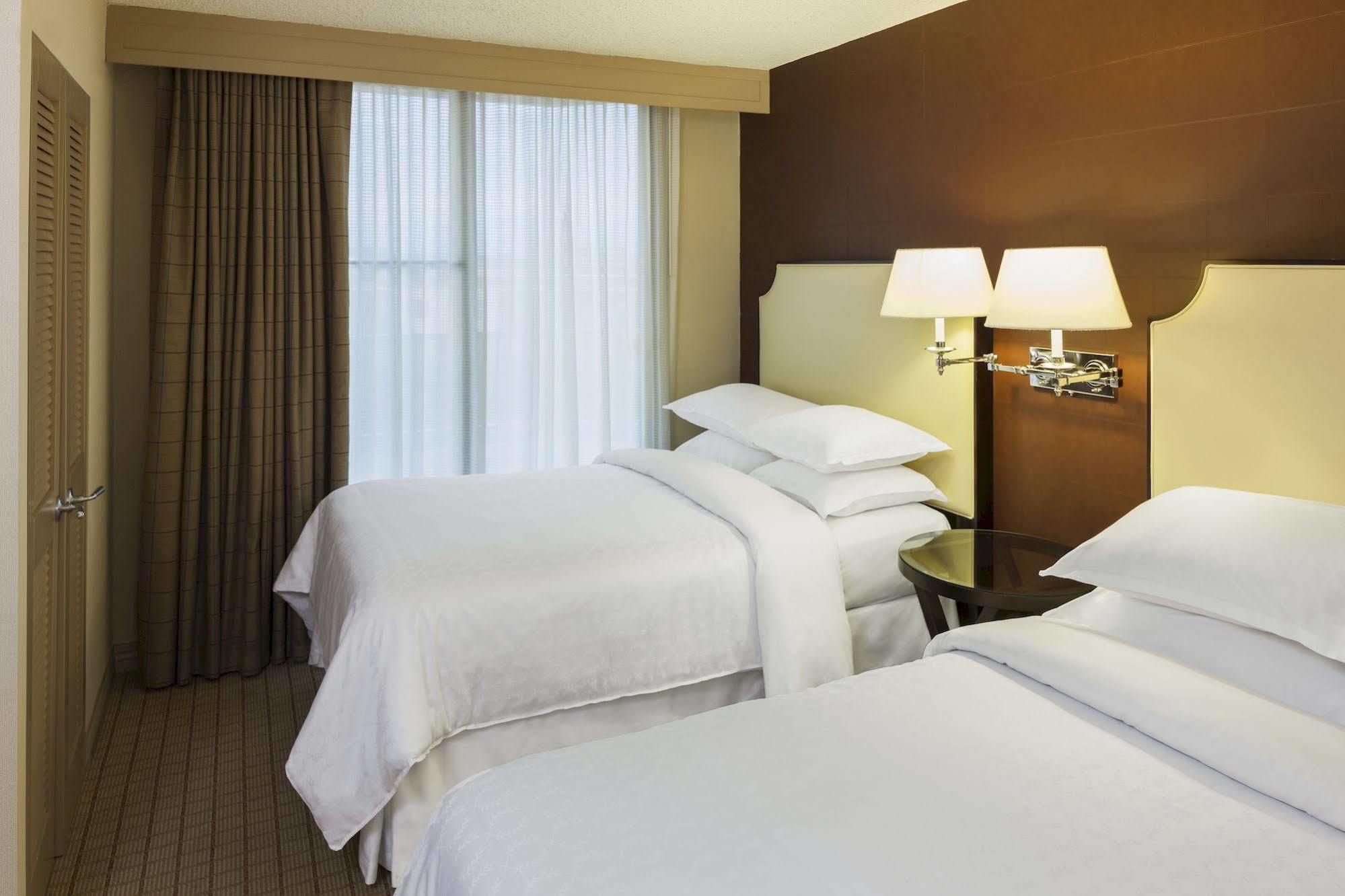 Sheraton Suites Market Center Dallas Exterior photo